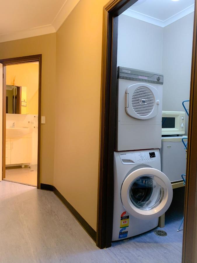 Westside Studio Apartments Armidale Esterno foto