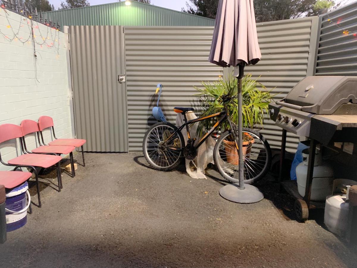 Westside Studio Apartments Armidale Esterno foto