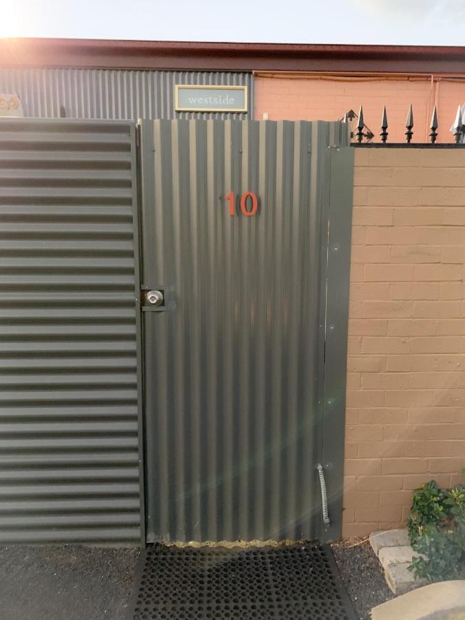 Westside Studio Apartments Armidale Esterno foto