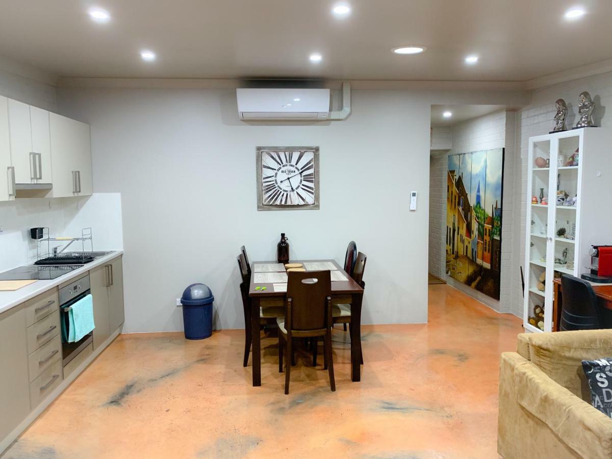 Westside Studio Apartments Armidale Esterno foto